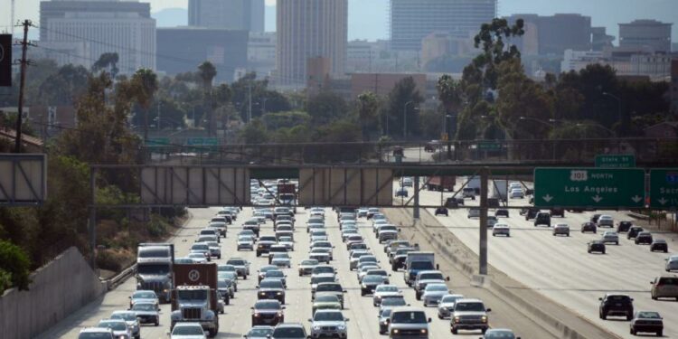 Se espera que miles de personas comiencen sus viajes por carretera desde Los Ángeles para las celebraciones del 4 de julio | Video | Univision 34 Los Angeles KMEX