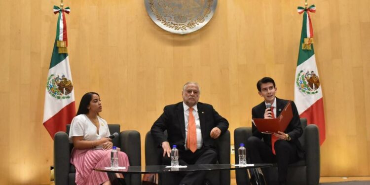 El secretario de Turismo, Miguel Torruco Marqués, participó en el Seminario Político “Hacia el Relevo Generacional”, en la Cámara de Diputados.