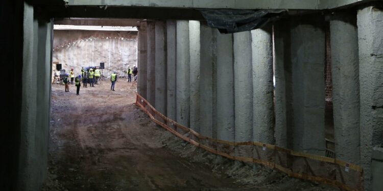 Seremi pide a automovilistas planificar viajes por cierre en sector de La Pirámide