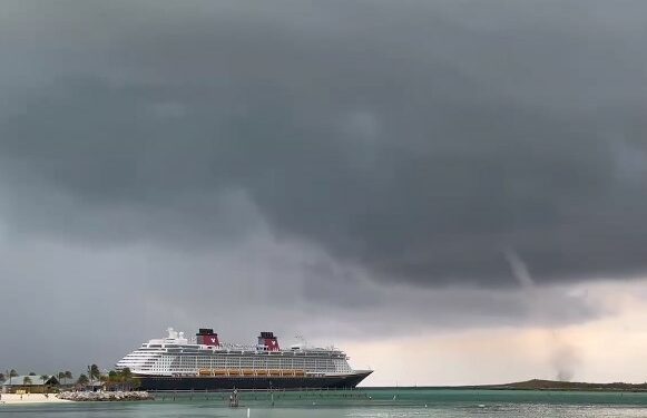 Tromba Marina se forma cerca del crucero Disney Dream