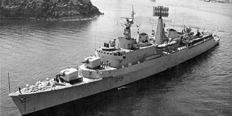 El buque Glamorgan quedó gravemente dañado y fuera de combate. Al término de la guerra el crucero fue donado a Chile, que lo incorporó a su armada con otro nombre