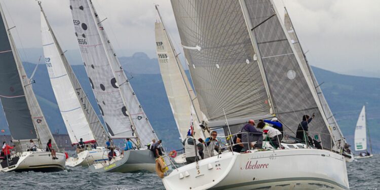 El Maitena se apunta en el Abra la Regata SURNE-Trofeo Eskarra