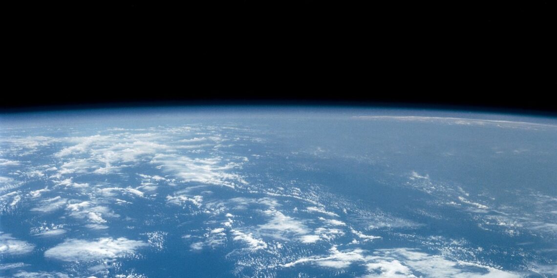 Viajes espaciales a la velocidad de la luz: cuando el cine desafía a la ciencia