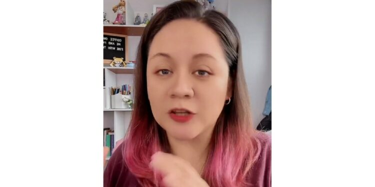 Video: Maestra pasa de ganar 6 mil pesos mensuales en México a ganar $1,800 por hora en China | Noticias de México