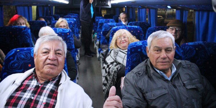 Volvieron los viajes de PAMI en Junín • Diario Democracia