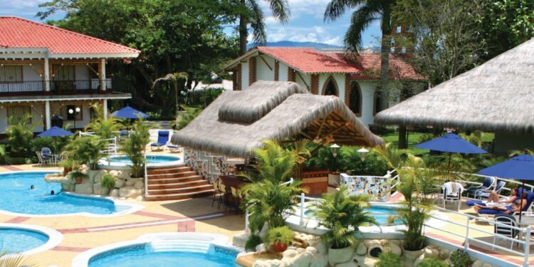 ¿Cuánto costará viajar a los destinos más buscados en el país los próximos festivos?