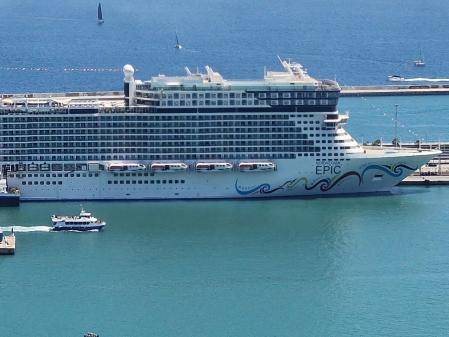 Crucero en el puerto de Barcelona.