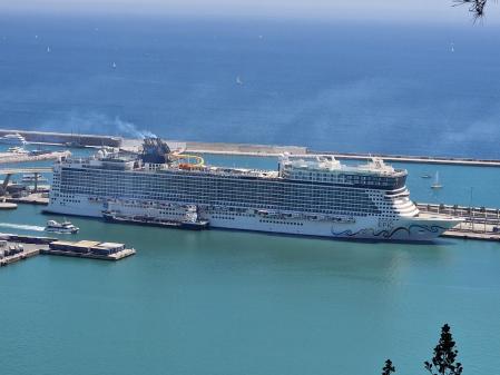 Crucero en el puerto de Barcelona.