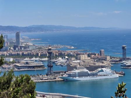 Crucero en el puerto de Barcelona.