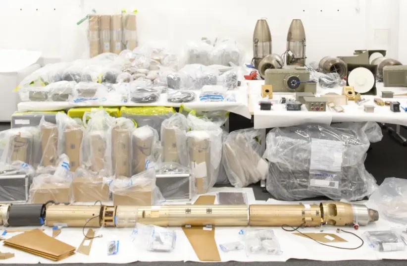 Misiles iraníes y otras armas incautadas por el HMS Montrose (Uk Defense)