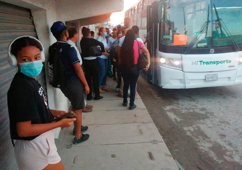 El embudo del crucero de las Juntas en Puerto Vallarta no tiene remedio. embudo es el crucero de la calle Revolución y carretera 544