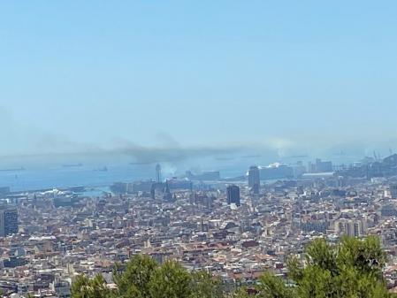 Contaminación en el puerto de Barcelona por los cruceros.