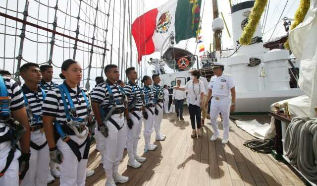 Encabeza María Fritz ceremonia de despedida del Buque Escuela “Cuauhtémoc”