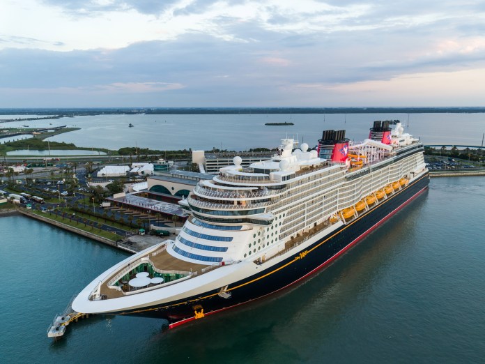 El crucero Disney Wish zarpa en su viaje inaugural