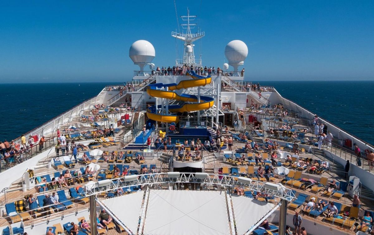 Un crucero surcando el mar en plenas vacaciones de verano / PIXABAY