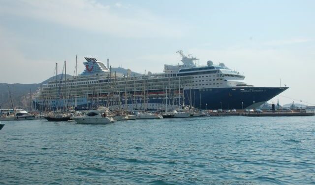 CARTAGENA / Ecologistas en Acción reclama un control de la contaminación de cruceros en Cartagena