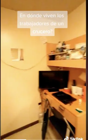 El área de televisión sobresale en el camarote