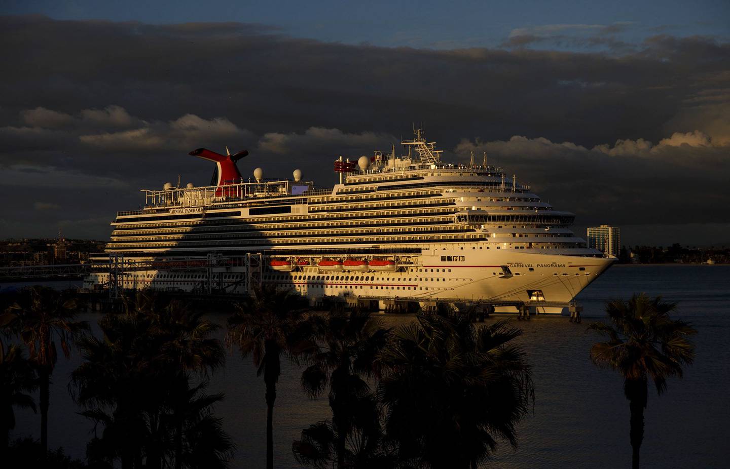 El crucero Carnival Corp. Panorama está atracado en Long Beach, California, el 7 de marzo de 2020.dfd