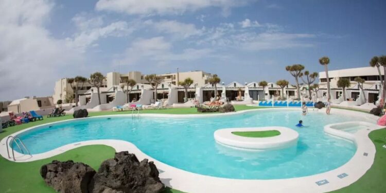 Piscina del Sands Beach Resort, alojamiento que ofrece Carrefour Viajes