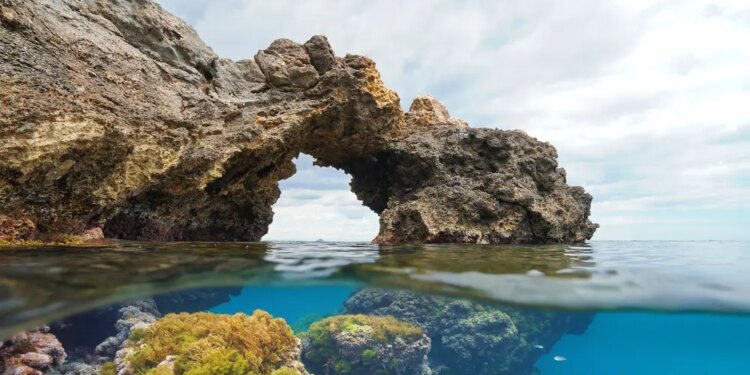 Arco de la Picadera, reserva natural de Cabo Tiñoso en Murcia