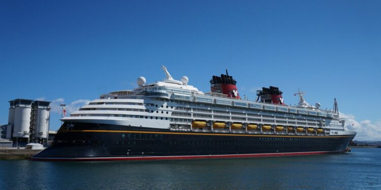 A Corua recibe por primera vez un crucero Disney