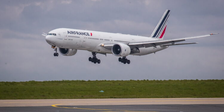 Un avión de Air France, en una imagen de archivo. Foto: EFE/EPA/CHRISTOPHE PETIT TESSON
