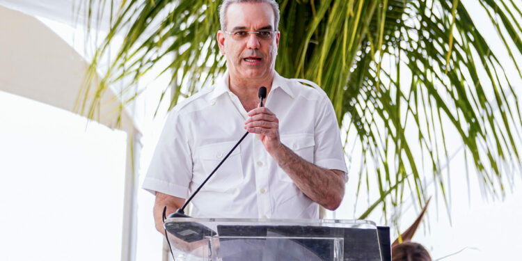 Abinader: "Samaná Bayport coloca a RD a la vanguardia de los cruceros" - Noticias de turismo