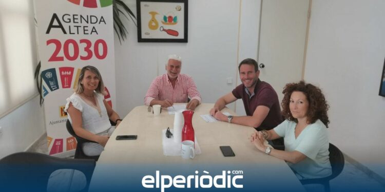 Altea y la Asociación Empresarial de Agencias de Viajes de Benidorm (AVIBE) firman un convenio de colaboración para la promoción turística