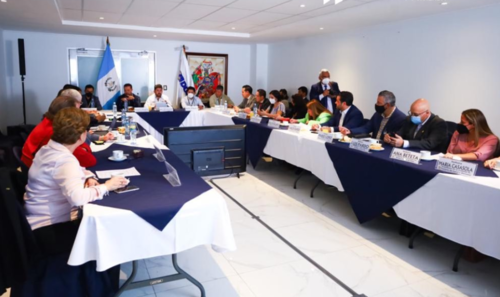 La primera reunión dio los primeros resultados en que el gobierno se compromete a darle mantenimiento al aeropuerto. (Foto: CIV)