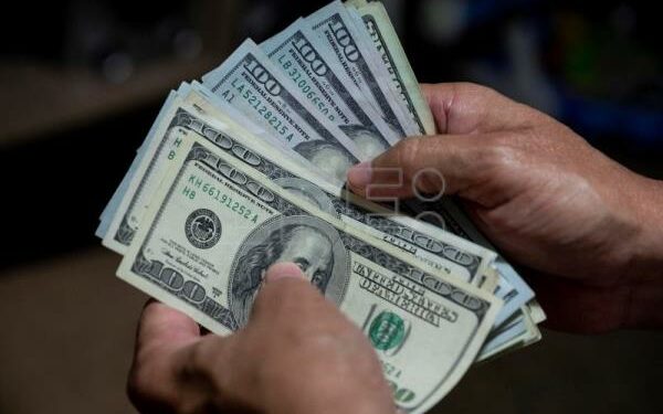 Argentina aumenta el cepo cambiario para viajes y compras en el exterior