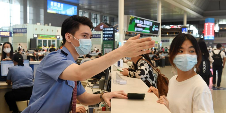 Arranca la ola de viajes de verano en China_Spanish.china.org.cn_中国最权威的西班牙语新闻网站