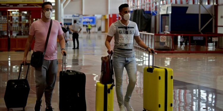 Arrestan a mujer acusada de vender boletos falsos de avión a Cuba y Nicaragua – Telemundo Miami (51)