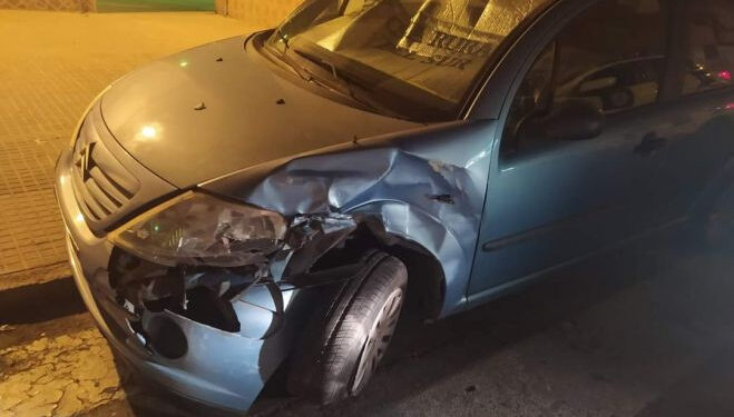 Así se encontró su coche una vecina de El Puerto que ofrece 50 euros a quien localice al responsable
