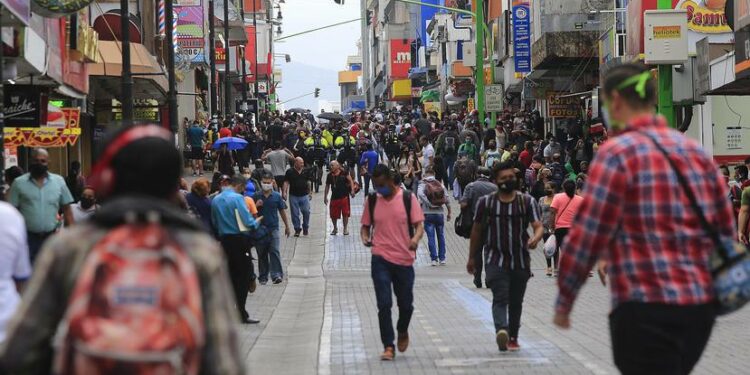 Concurrida avenida del centro de San José, capital de Costa Rica. Foto: Rafael Pacheco
