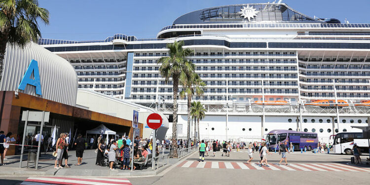 Barcelona reabre el debate sobre los cruceros con el auge del turismo
