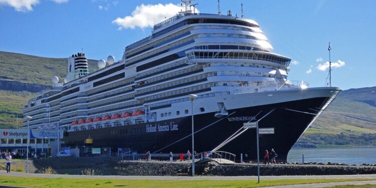 CDC dejarán de rastrear casos de Covid en cruceros