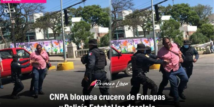 CNPA bloquea crucero de Fonapas y Policía Estatal los desaloja – Primera Línea