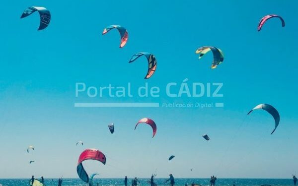kites flying in tarifa kitesurf t20 xx4jrv