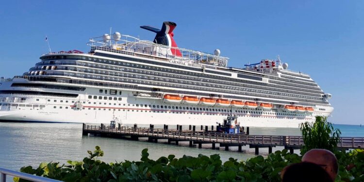Carnival Cruise Line anuncia ajuste en los protocolos de embarque • Online Plus