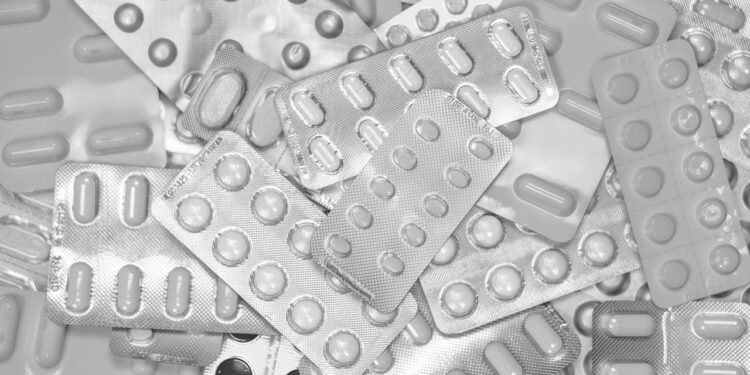 Cofepris alerta sobre 44 distribuidores de medicamentos irregulares