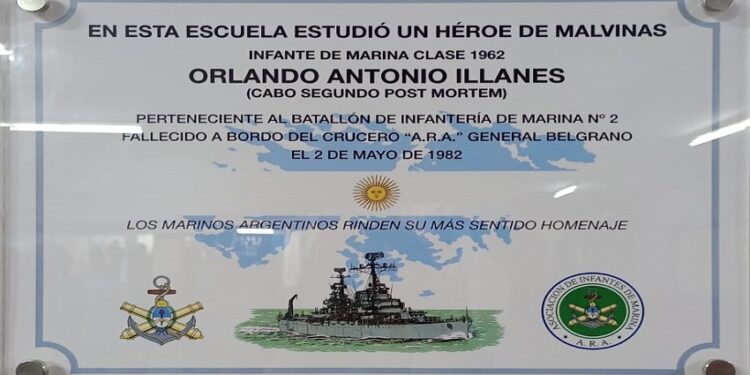Colocaron el nombre de un Veterano de Guerra de Malvinas de la Armada al salón de una escuela chaqueña