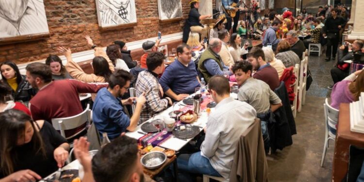 Comercios están obligados a aceptar tarjeta de débito cuando la compra sea mayor a $100
