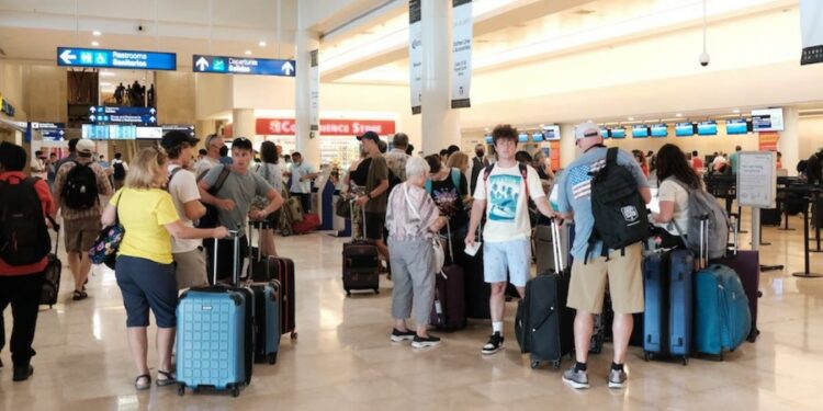 Cometen “montaviajes” 450 fraudes por hora; autoridad arma reunión de emergencia