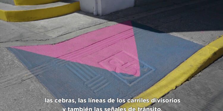 Con semáforos de 10 y la pinta de vialidades, Puebla avanza por una movilidad más segura
