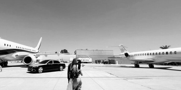 critican a kylie jenner por uso de jet privado