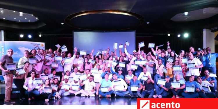 Cruceristas reciben en Puerto Plata curso para excelencia en servicios