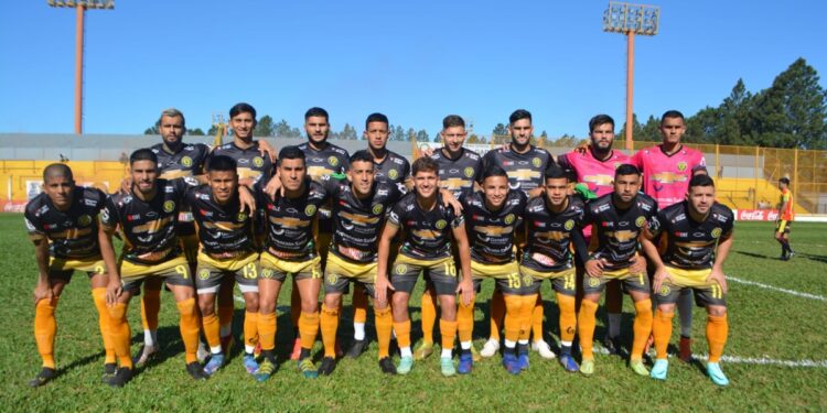 Crucero fue goleado jugando de local