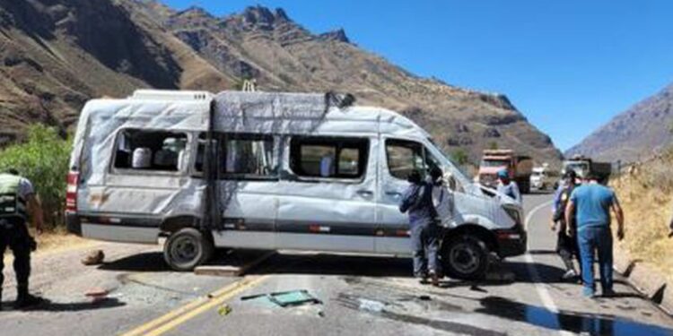 Cusco: 19 turistas extranjeros sufren aparatoso accidente de tránsito lrsd | Sociedad