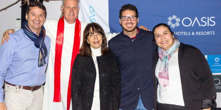 DTP Travel Group y Oasis Hotels celebran el típico San Juan Ara con agentes de viajes