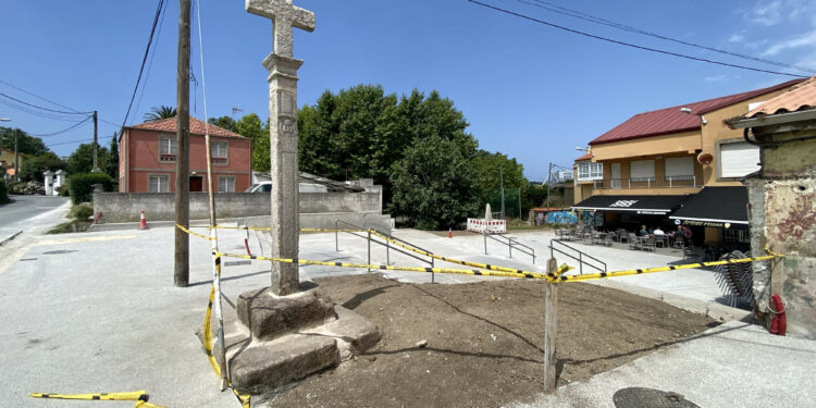 Denuncian que el crucero de Carracedo podría dañarse por la utilización de cemento